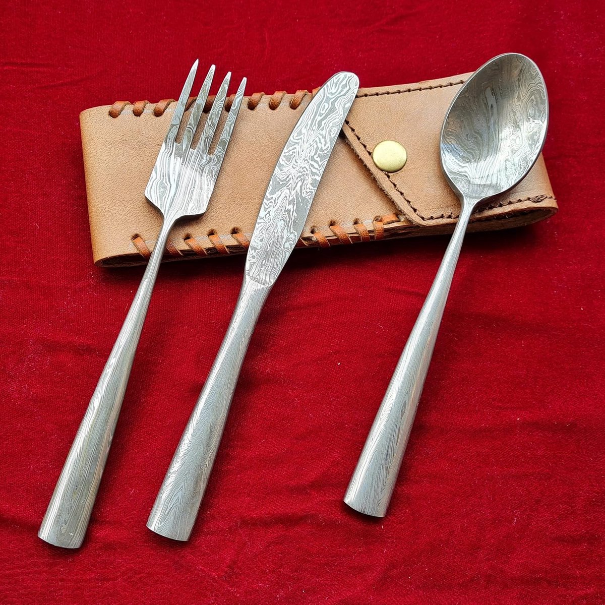 Bestekset van damaststaal in middeleeuwse stijl | Handgesmeed 3-delig (mes, vork, lepel) met lederen tas | Keuken, Camping & Grill Gift Set |