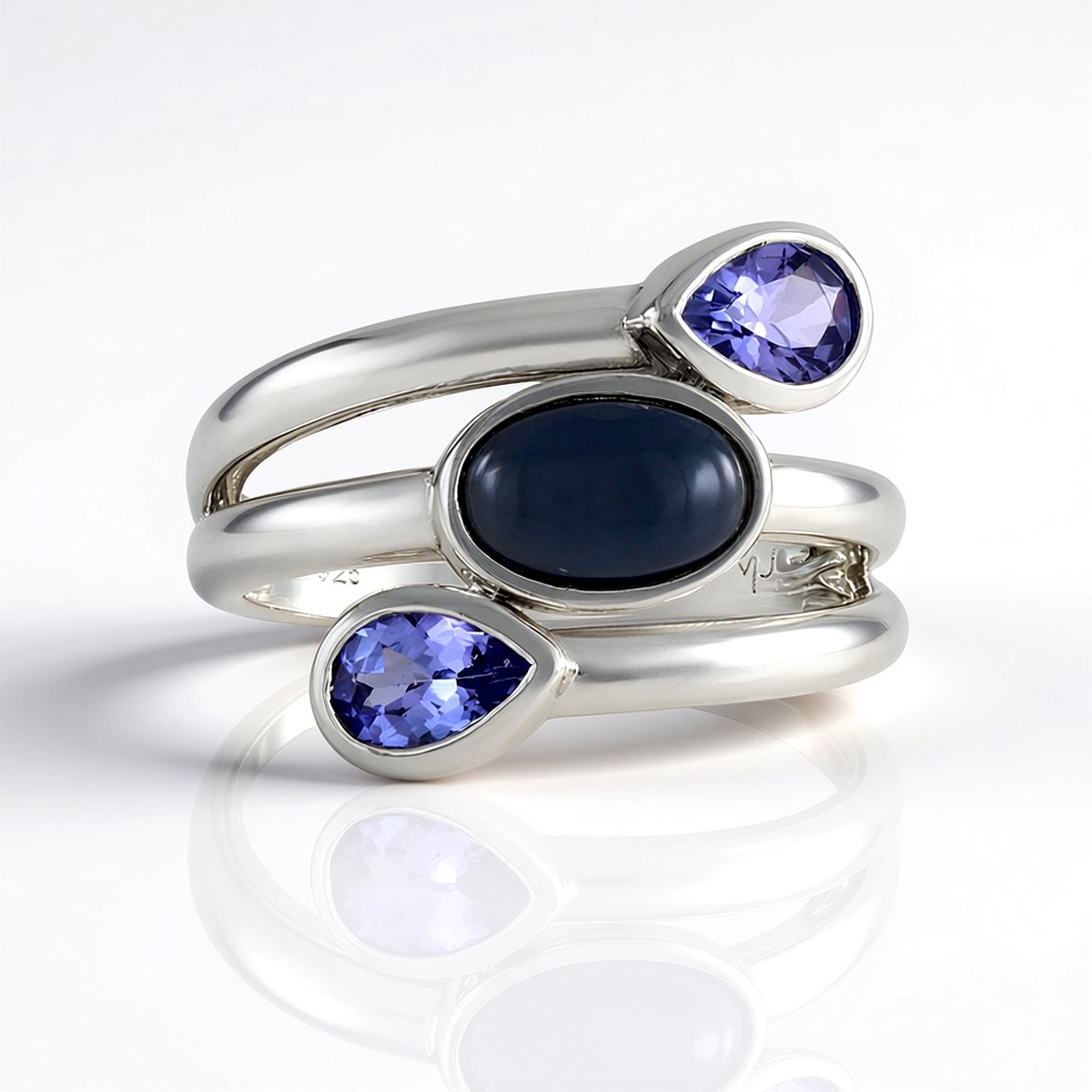 Cavill - 925 Sterling Zilver Ring met 1,49 ct Blauwe Opaal & 0,18 ct Tanzaniet - Gerhodineerd - Ovale Cabochon Edelsteen - Elegant Design