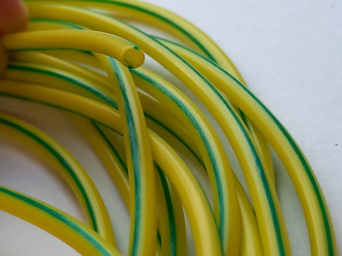 PVC Sleeving - Isolatiebuis Aarding - Elektrische Installatie - Flexibel PVC Materiaal - 2mm 100m - Geel Groen