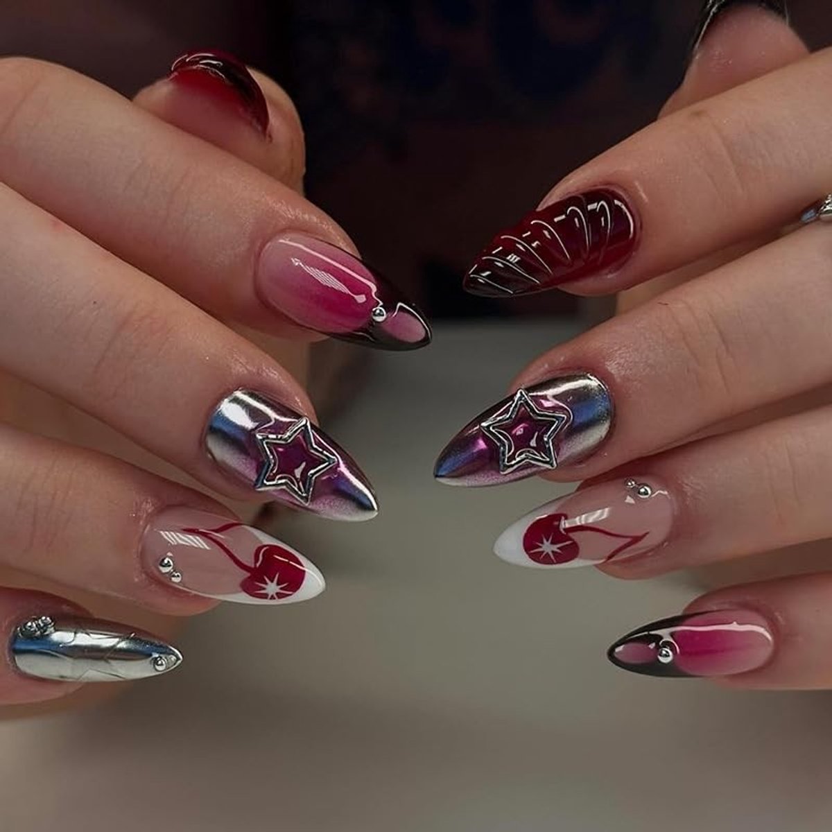 Dailygoods- Kunstnagels 24 Stuks - Amandelvormig - Glanzend - Ombre - Zelfklevende - Hoogwaardig Materiaal - Volledige Dekking - Nepnagels