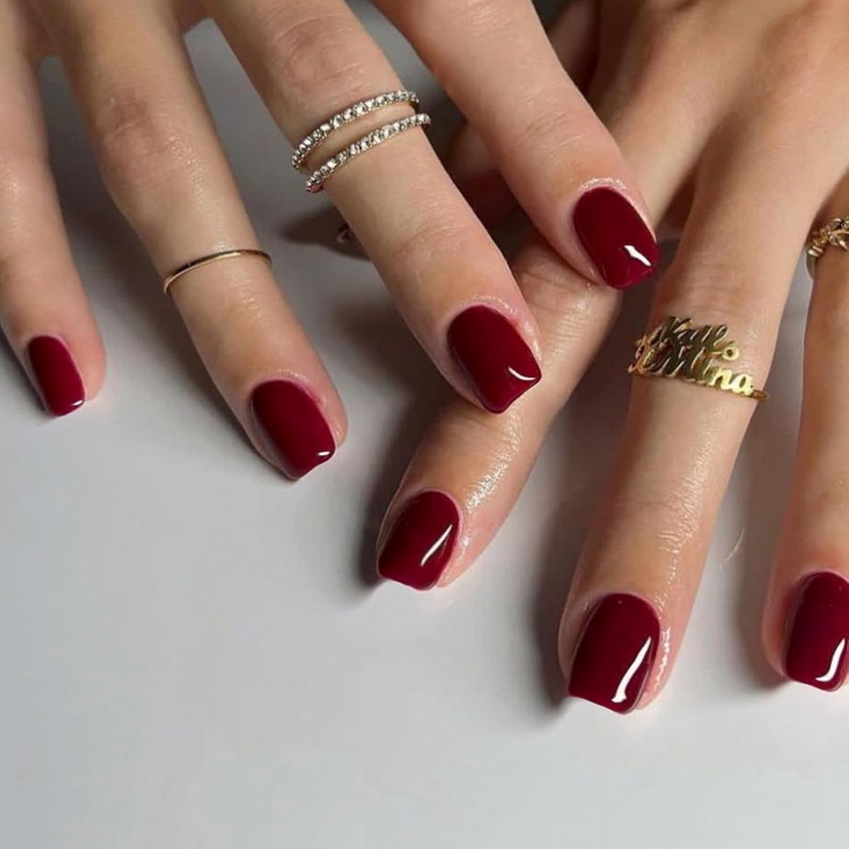 24 Stuks Wijnrood Press on Nails Korte Hoeksgewijs, Acryl Nagels om op te Plakken Franse Kunstnagels, Eenvoudige Fake Nails Vingernagels om op te Plakken, Natuurlijke Full Cover Kunstnagels