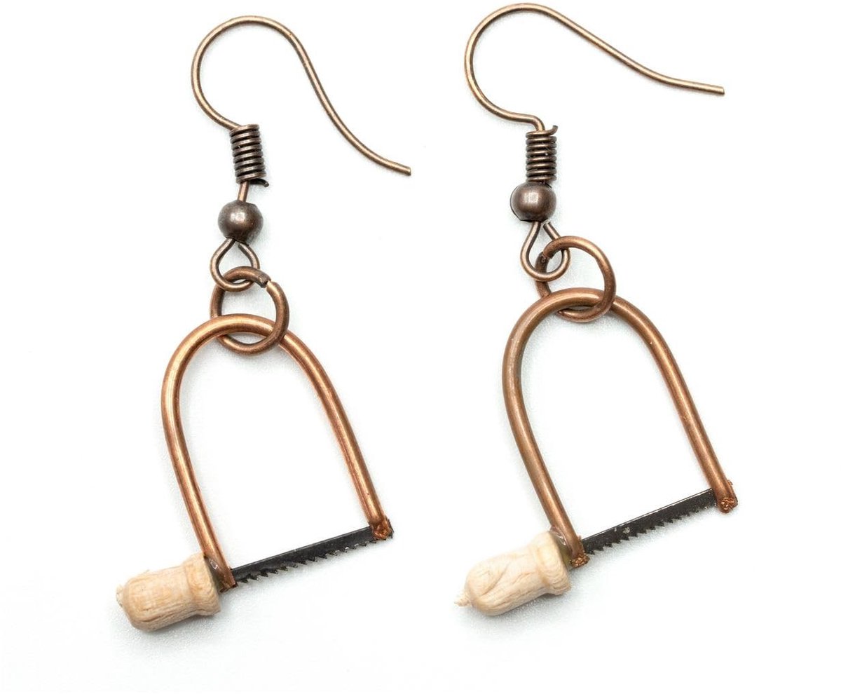 Omgoods - Miniatuur Zaag Gereedschap Hanger Oorbellen van Hout en Koper