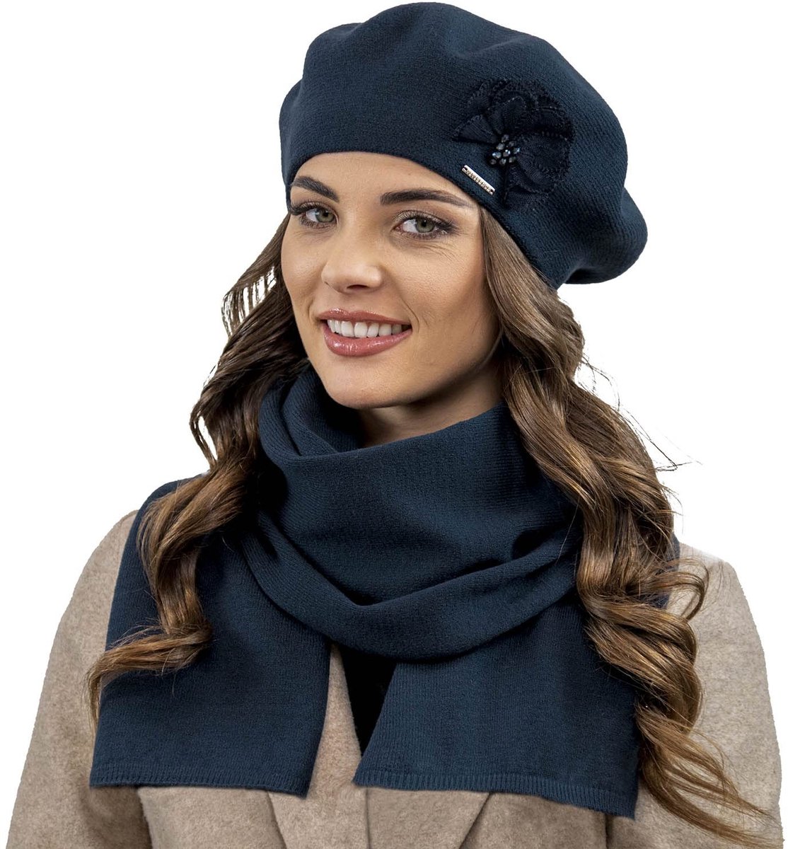 Omgoods - Elegante Damesberet met Bloemapplicatie