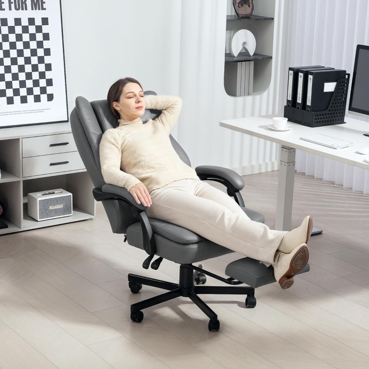 HAUSS SPOLE Bureaustoel - Ergonomisch Met Massagefunctie En Uitschuifbare Voetsteun - Kantelbaar Voor Kantoor En Studie - Microvezel Grijs