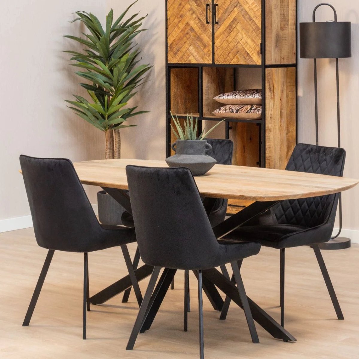 Mahom Mangohouten Eettafel Vicenza Deens Ovaal 240x110 cm Mahom Industrieel - Dinertafel van Mangohout & Metaal - Industriële Eettafel Bruin