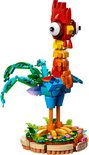 Le poulet Heihei de Vaiana LEGO Disney, coloré avec de grandes chaussures bleues et un socle fleuri.