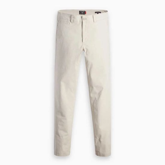 Beige chino broek voor heren. Recht model met zakken aan de voorkant en achterkant.
