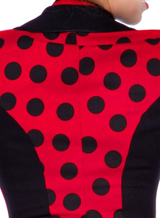 Dichtbij van de achterkant van een rood jasje met zwarte stippen.