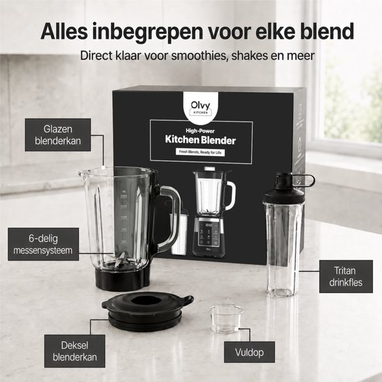 Zwarte keukenblender met glazen kan, to-go beker, deksel en maatbeker.