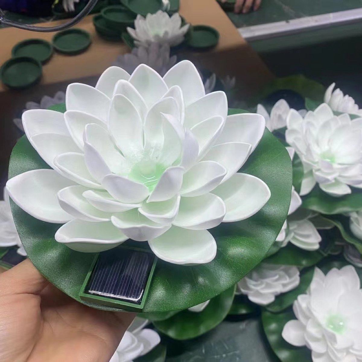 Zonne drijvende lamp - bloemvormig 18 cm waterbleek lotusbladdesign voor buiten tuin vijver zwembad decoratie