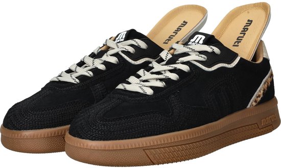 Zwarte lage sneakers met beige voering, bruine zolen, crème veters en panterprint detail.