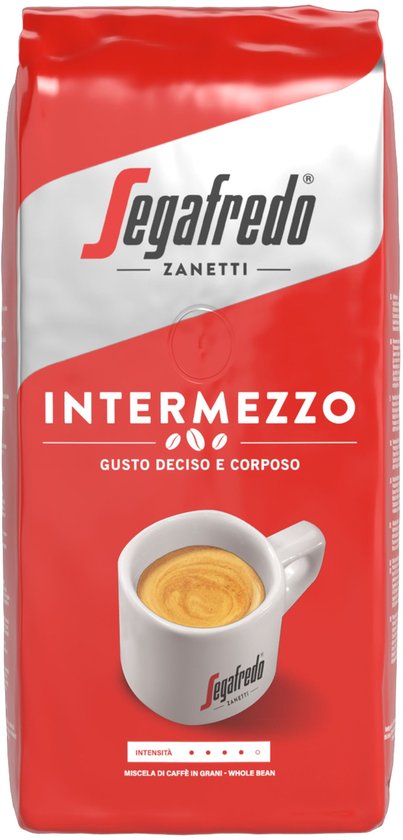 Rode zak met Segafredo Zanetti Intermezzo logo, met afbeelding van kopje espresso. Intensiteit 3 van 5.