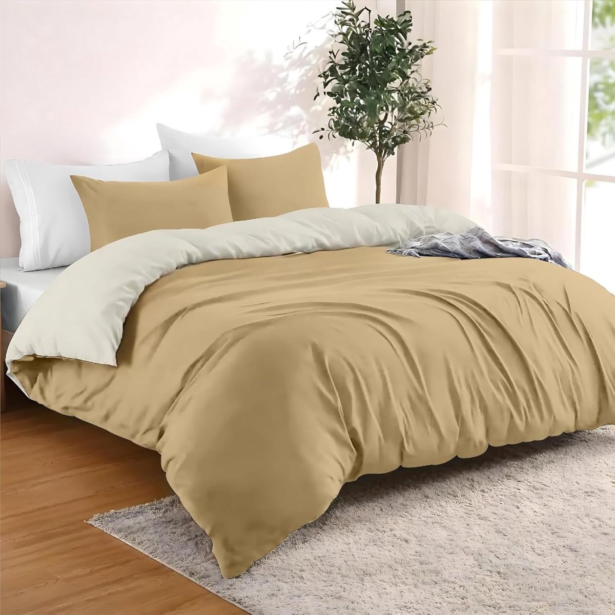 - Dekbedovertrek 200x220 cm met 2 kussenslopen 80x80 cm - Beige/Zand - 200x220 Bedset in 100% microvezel - 3 stuks - Gecertificeerd vrij van chemicaliën (Oeko TEX)