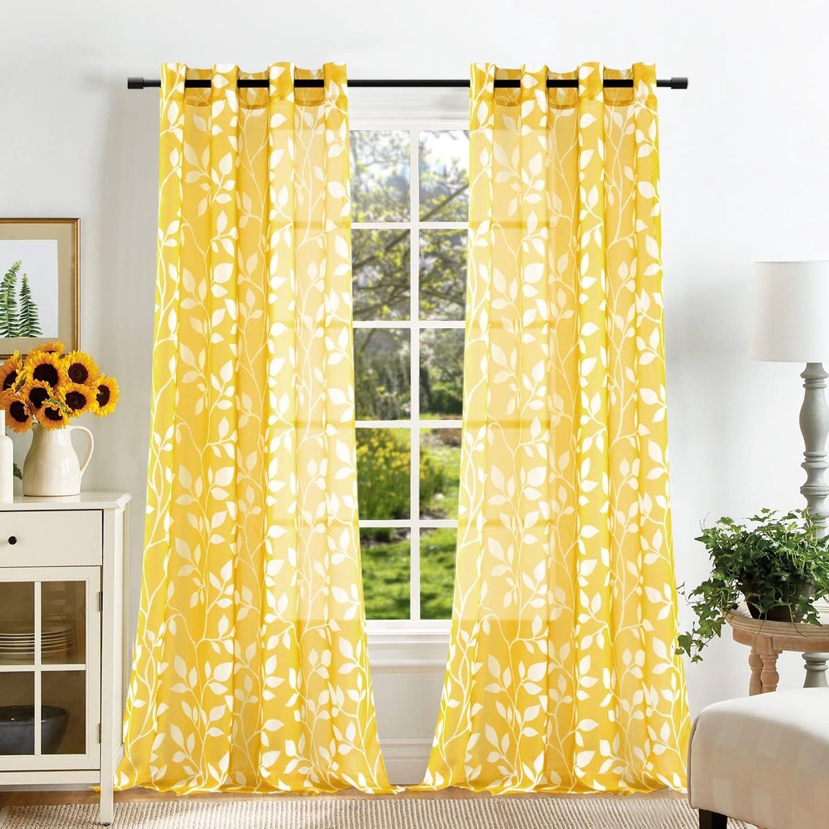 Gordijnen met ingestanste ringen, geel, doorzichtig, voile met patroon, witte bladerprint, set van 2, 240 cm lang, 140 cm breed, voor woonkamer, slaapkamer, kinderkamer, gordijnen voor