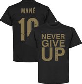 Never Give Up Liverpool Mane 10 T-Shirt - Zwart/ Goud - M