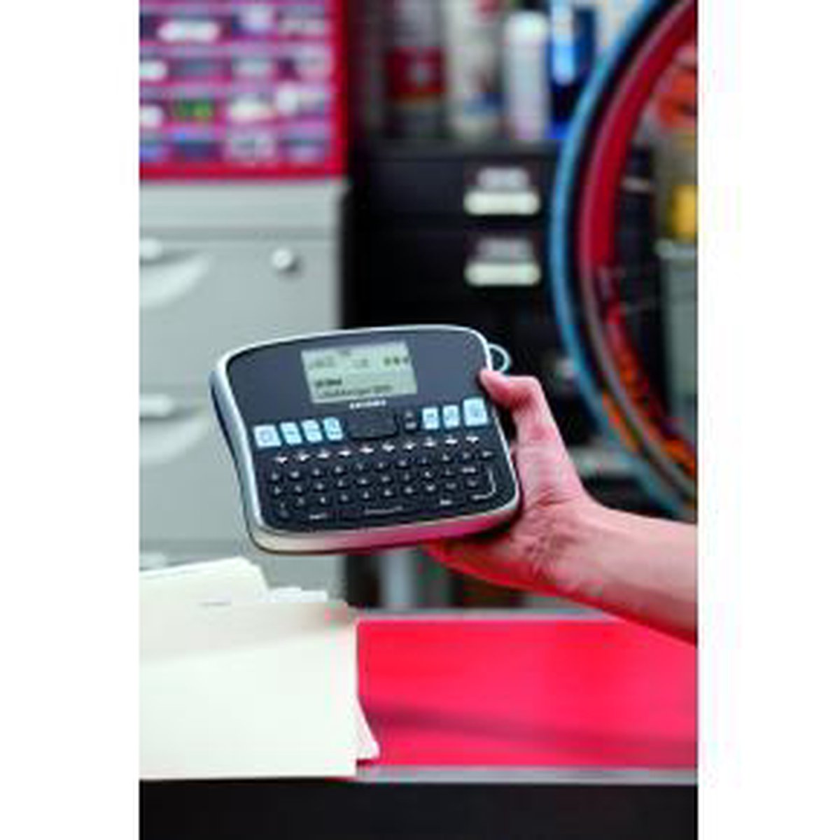DYMO desktoplabelprinter | LabelManager 360D herlaadbare handheld labelmaker | QWERTZ-toetsenbord | Gebruiksvriendelijke, Smart-One-Touch-toetsen en groot scherm | voor organisatie thuis en op kantoor thumbnail 4