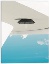 Dibond - Zwarte Paraplu Hangend aan Wit Vlak bij Wolken - 60x80 cm Foto op Aluminium (Wanddecoratie van metaal)