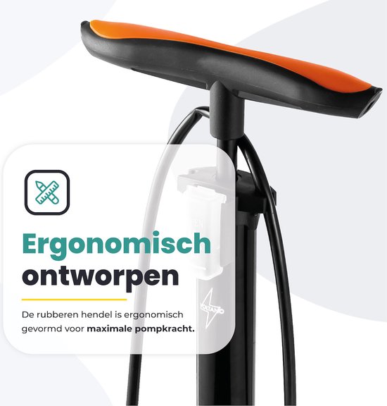 Zwarte fietspomp met oranje handvat. Tekst: Ergonomisch ontworpen. De rubberen hendel is ergonomisch gevormd voor maximale pompkacht.