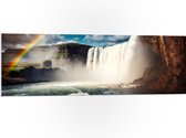 PVC Schuimplaat- Grote Heldere Regenboog boven Meer bij Watervallen - 120x40 cm Foto op PVC Schuimplaat