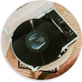 PVC Schuimplaat Muurcirkel - Foto van Zwarte Platen in Witte Platenspeler op Tafeltje - 50x50 cm Foto op Muurcirkel (met ophangsysteem)