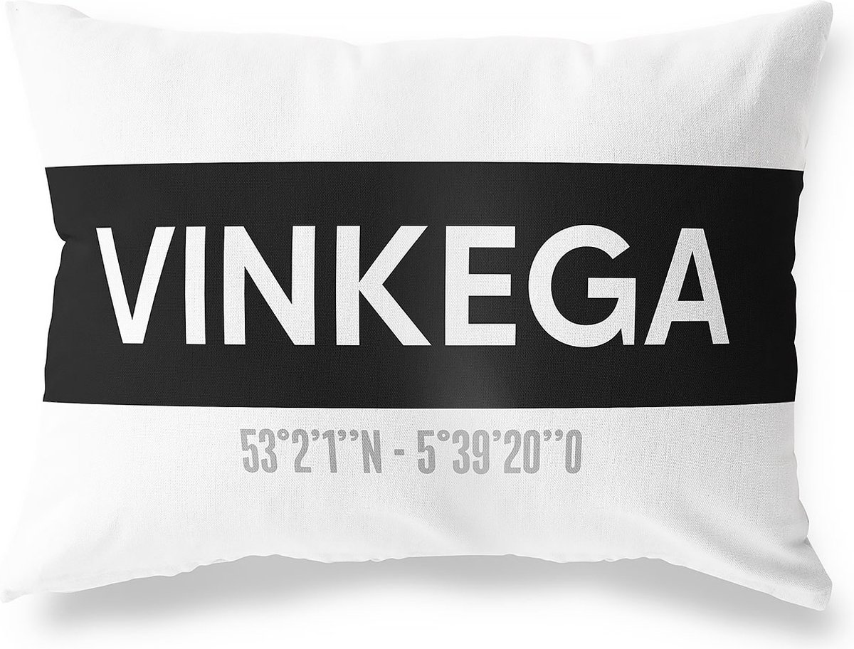 Tuinkussen VINKEGA - FRIESLAND met coördinaten - Buitenkussen - Bootkussen - Weerbestendig - Jouw Plaats - Studio216 - Modern - Zwart-Wit - 50x30cm