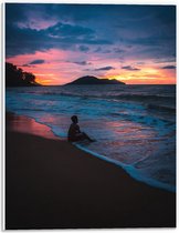 Forex - Kind in Zee tijdens Zonsondergang - 30x40cm Foto op Forex