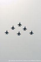 Schilderij F-16 vliegtuigen in formatie - Plexiglas - Koninklijke Luchtmacht - 60 x 60 cm