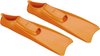 Une paire de palmes de natation BECO orange avec une forme incurvée et une ouverture pour le talon, sur fond blanc.