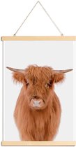 JUNIQE - Posterhanger Young Highland Cow -60x90 /Bruin