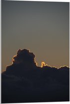 Acrylglas - Donkere Wolken voor de Zon - 60x90cm Foto op Acrylglas (Met Ophangsysteem)
