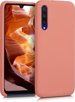 kwmobile telefoonhoesje voor Xiaomi Mi A3 / CC9e - Hoesje met siliconen coating - Smartphone case in mat koraal