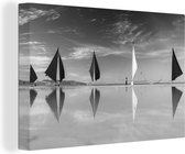 Canvas Schilderij Paraws bij het strand van Boracay - zwart wit - 120x80 cm - Wanddecoratie