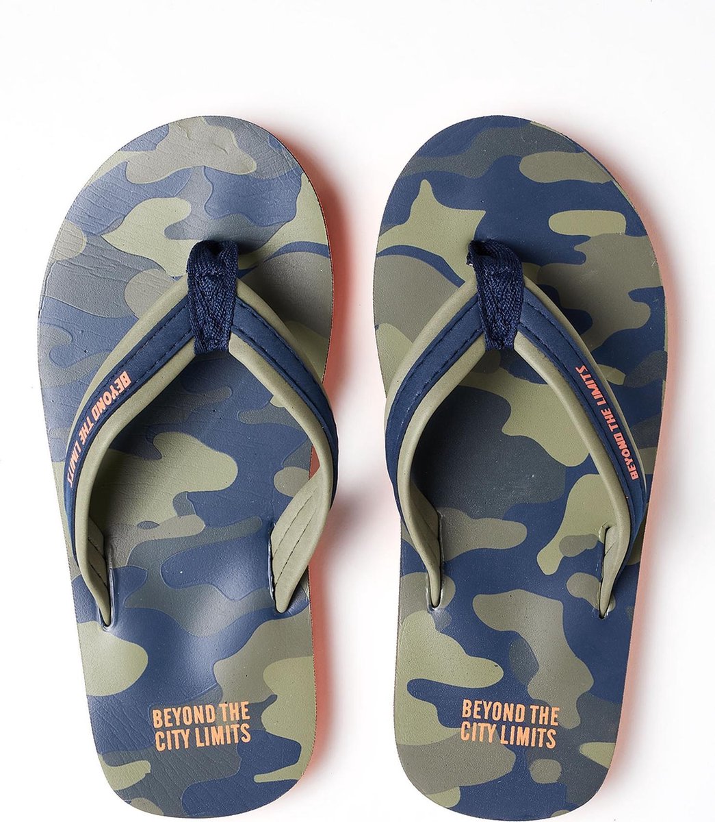 WE Fashion Jongens teenslippers met camouflagedessin