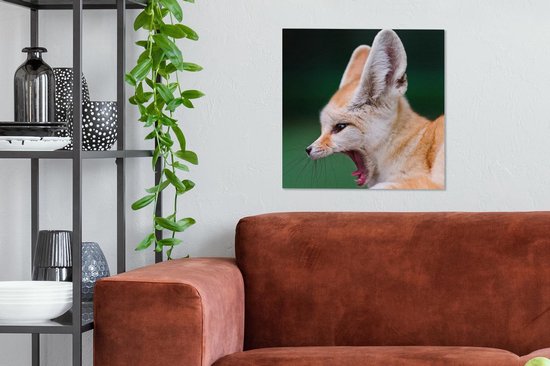 Zijaanzicht van een gapende woestijnvos Canvas 50x50 cm - Foto print op Canvas schilderij (Wanddecoratie woonkamer / slaapkamer) / Wilde dieren Canvas Schilderijen