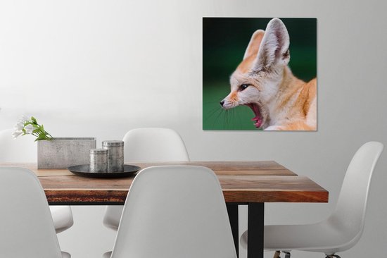 Zijaanzicht van een gapende woestijnvos Canvas 50x50 cm - Foto print op Canvas schilderij (Wanddecoratie woonkamer / slaapkamer) / Wilde dieren Canvas Schilderijen