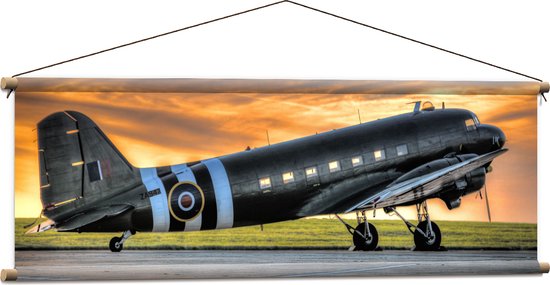 WallClassics - Textielposter - Zwart Vliegtuig bij Zonsondergang - 120x40 cm Foto op Textiel