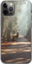 Telefoonhoesje Geschikt voor iPhone 13 Pro hoesje - Hert - Bos - Zonnestralen - Siliconen Telefoonhoesje