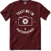 Trust me , I'm A Photographer | Fotografie - Camera - Photography - T-Shirt - Unisex - Burgundy - Maat L