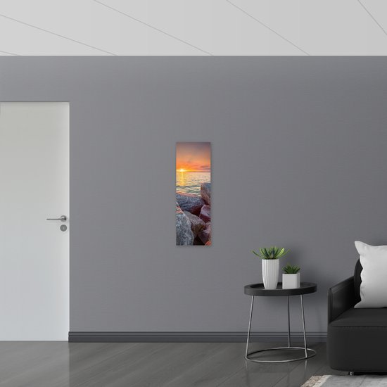 WallClassics - Bois - Soleil derrière Water avec pierres - 30x90 cm - 12 mm d'épaisseur - Photo sur bois (avec système de suspension)
