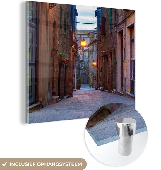 MuchoWow® Glasschilderij 90x90 cm - Schilderij acrylglas - Donkere steeg in Toscane - Foto op glas - Schilderijen