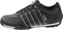 Zwarte K-Swiss sneaker met witte strepen, veters en logo op de zijkant.