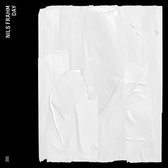 Albumhoes met witte tape op zwarte achtergrond. Tekst "NILS FRAHM DAY" verticaal aan de zijkant.