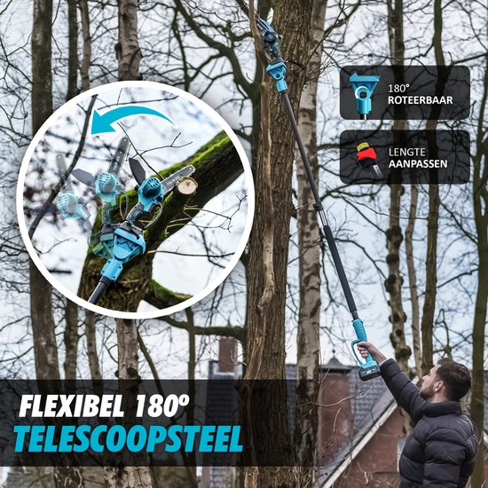 Man gebruikt een uitschuifbare turquoise kettingzaag om takken hoog in een boom te snoeien.