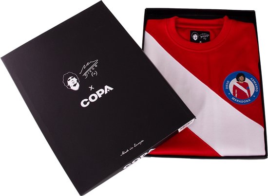 Doos met een rood-wit voetbalshirt en het COPA logo.