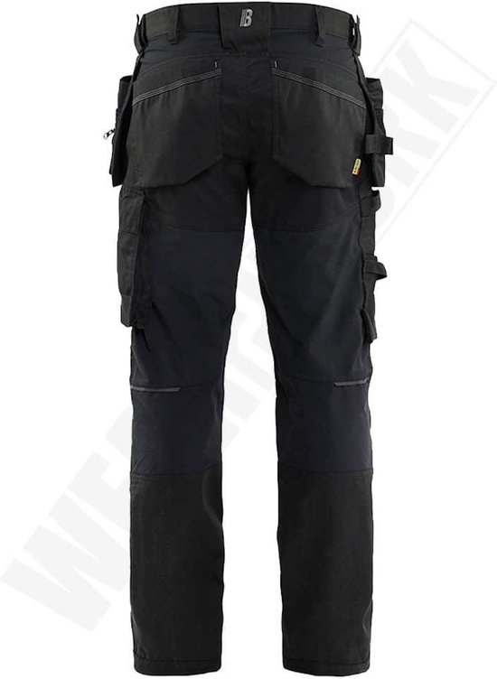 Arrière d'un pantalon de travail noir avec de nombreuses poches et genouillères noires.
