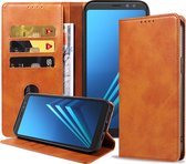 Smartphonica Samsung Galaxy A8 2018 leren hoesje met magnetische sluiting en pashouders book case – Bruin geschikt voor Samsung Galaxy A8 (2018)