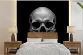 Behang - Fotobehang Schedel - Zwart - Doodshoofd - Wit - Breedte 350 cm x hoogte 350 cm
