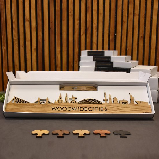 Skyline Reuver Bois Zwart sur pied - 60 cm - Décoration d'intérieur design - Décoration à poser et à suspendre - Plus de villes disponibles - Cadeau pour lui - Cadeau pour elle - Anniversaire - Pendaison de crémaillère - Intérieur - WoodWideCities