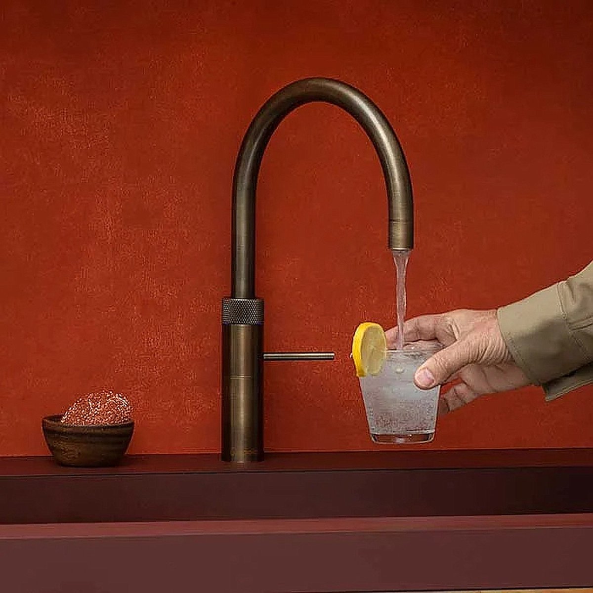 Quooker Fusion round messing patina met Comb+ reservoir