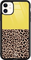 Casimoda® hoesje - Geschikt voor iPhone 11 - Luipaard Geel - Luxe Hard Case Zwart - Backcover telefoonhoesje - Geel